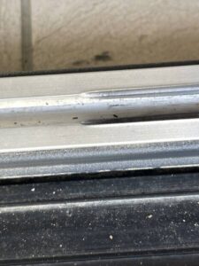 Litige sur pose menuiserie Aluminium baie avec non respect des Règles de l'art et DTU sur 56000 VANNES 
